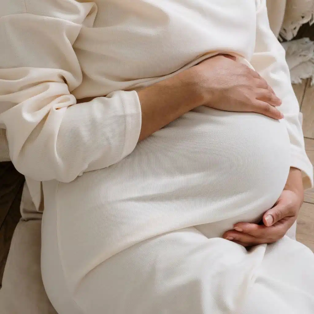 Minimalist Maternity Clothes How To Simplify Pregnancy Style