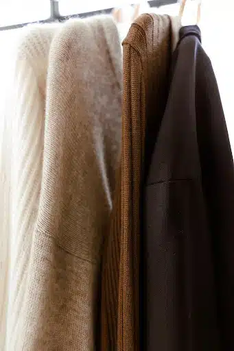 hanging clothes 
