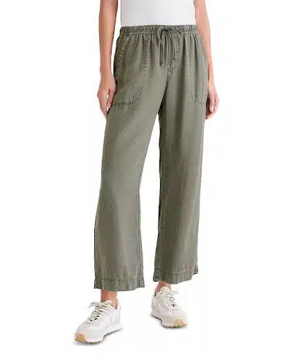 Linen pants with natural fibers.